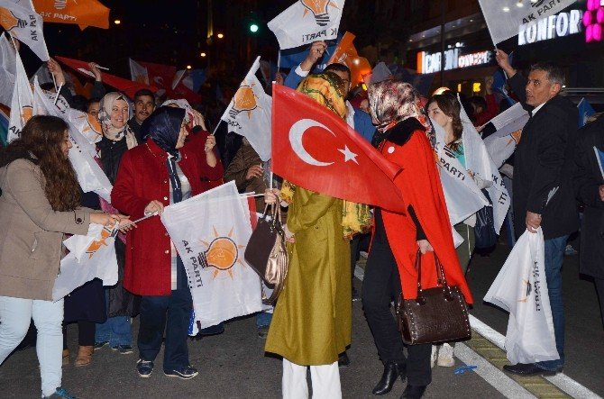 Bakan Avcı Ve Milletvekillerini Coşkulu Kalabalık Karşıladı