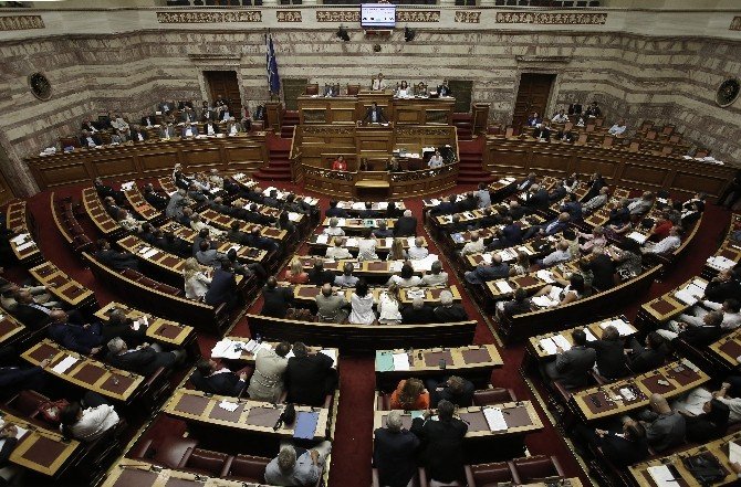 Yunan Parlamentosu’ndan Yeni Reformlara Onay