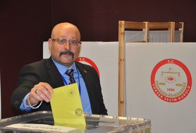 İsviçre’de Seçmenler Oy Kullanmaya Başladı