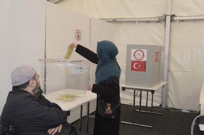 Frankfurt 1 Kasım İçin İlk Oylar Kullanıldı