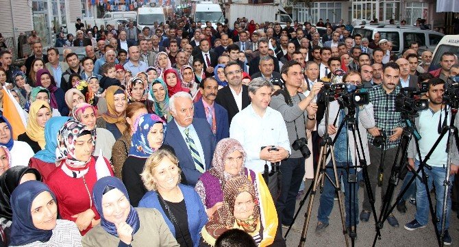 Ak Partili Şahin Mahalle Yürüyüşlerinde