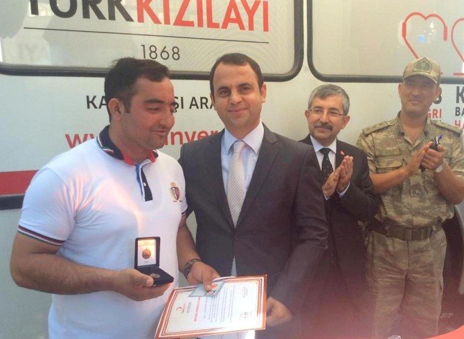 Zile’de Kan Bağışında Bulunanlara Madalya Verildi