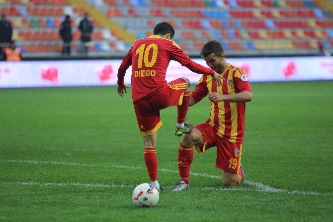 Kayserispor, Etimesgut Belediyespor’u Rahat Geçti