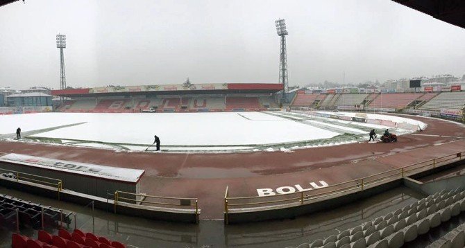 Bolu’da Kupa Maçı Öncesi Kar Sürprizi