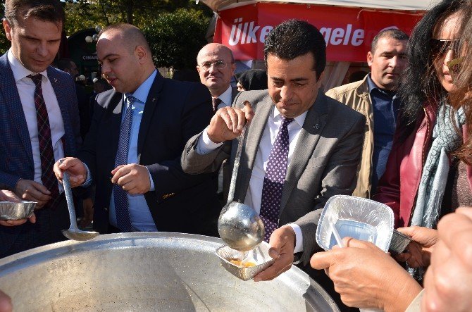 Zırhlıoğlu Aşure Dağıttı