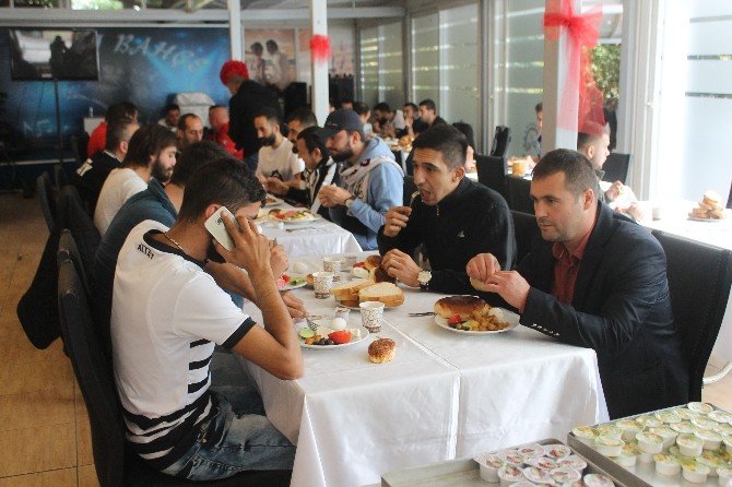 Zonguldak’ta İki Taraftar Grubu Bir Araya Geldi