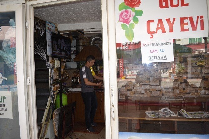 Asker Ve Şehit Ailelerine Çay İle Su Bedava