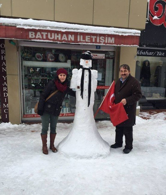 Kardan Adamla Çay İçiyorlar
