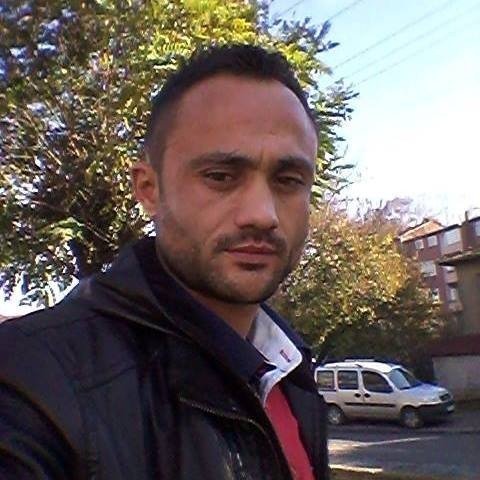 Silah Sesiyle Mahalleye Gelen Polisler Kadın Ve Erkek Cesedi Buldu