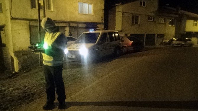 Virajı Alamadı, Takla Atarak Evin Bahçesine Uçtu: 4 Yaralı