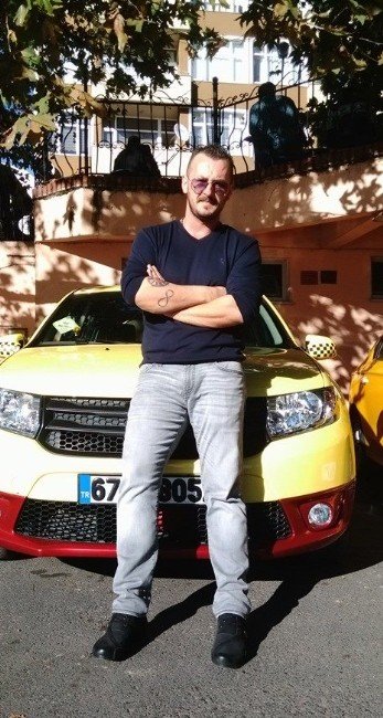 Ambulansla Çarpışan Taksinin Sürücüsü Hayatını Kaybetti
