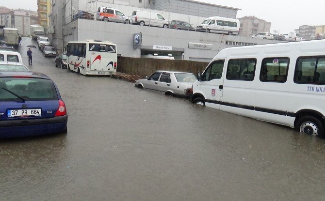 Sağanak Yağmur Ereğli’de Etkili Oldu
