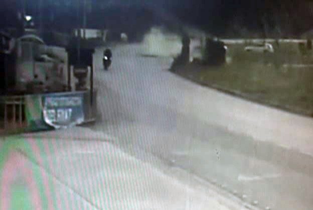 Otomobil Refüje Çıktı, O Anlar Kameraya Yansıdı