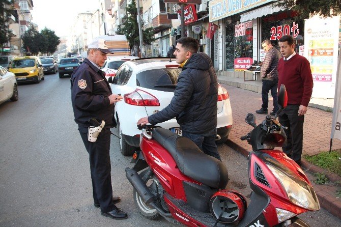Motosiklet Yayaya Çarptı