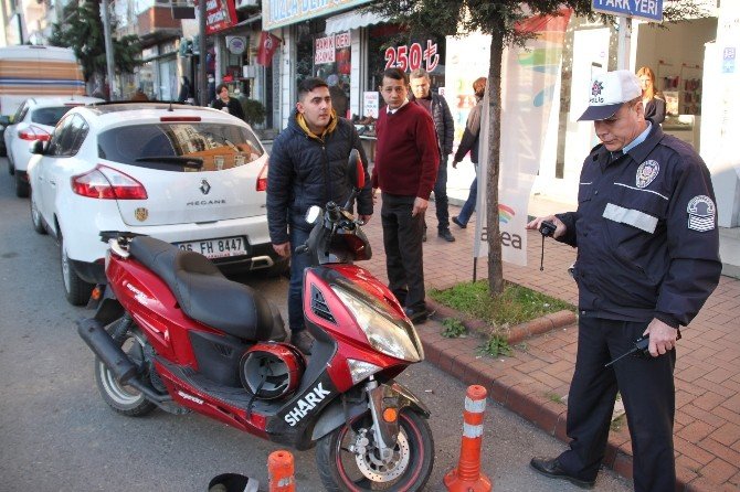 Motosiklet Yayaya Çarptı