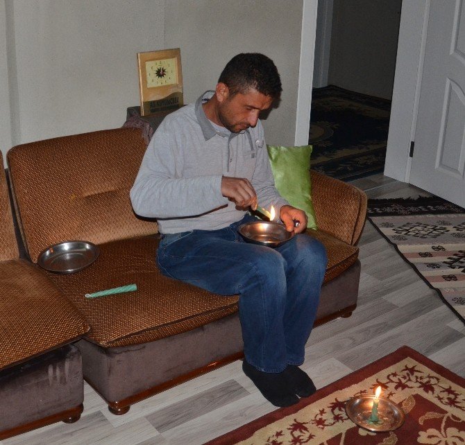 Çam Ailesi 1 Aydır Karanlıkta Yaşıyor