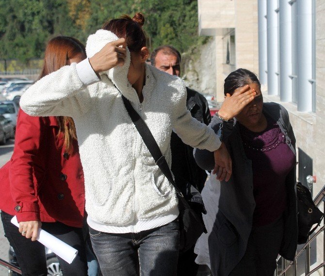 Bir Eve Girmeye Çalışan Dört Kadın Yakalandı