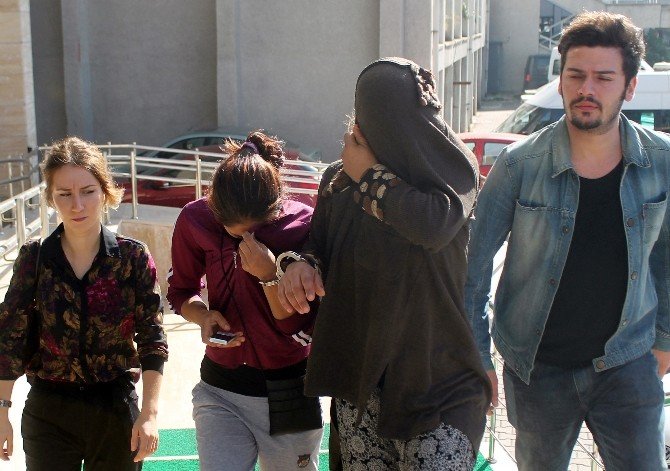 Bir Eve Girmeye Çalışan Dört Kadın Yakalandı