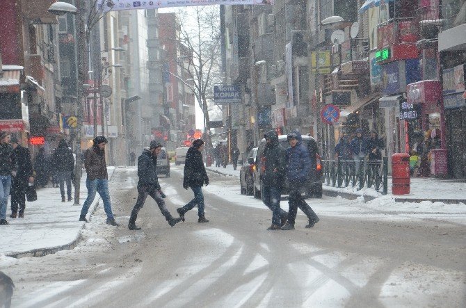 Kar; Zonguldak’ta Hayatı Olumsuz Etkiledi