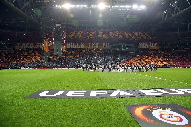 Galatasaray Taraftarından Müthiş Koreografi