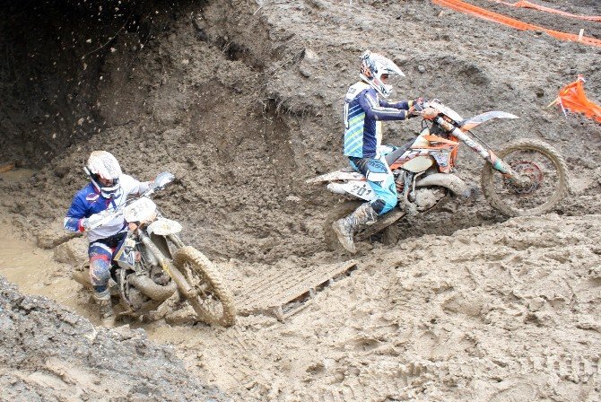 Çamur Endurocuları Durduramadı