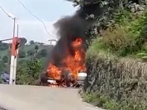 Rize’de Seyir Halindeki Otomobil Alev Alev Yandı