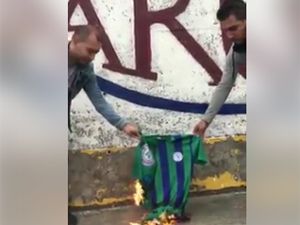 Trabzonsporlu Holiganlar Hadlerini Aştı, Rizelilere Hakaret ve Tehditte Bulundular VİDEO İZLE