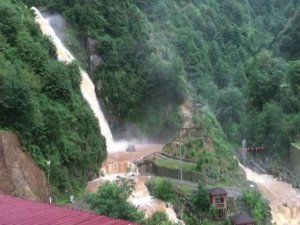 Ağaran Şelalesi yağmur sonrası bu hale geldi