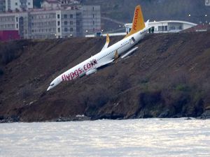 Trabzon'da Pistten Çıkan Uçağın İçinde Çekilen Görüntüler Ortaya Çıktı