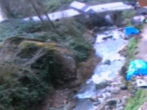 Rize'de Kamyonet Dereye Böyle Yuvarlandı: 3 Yaralı