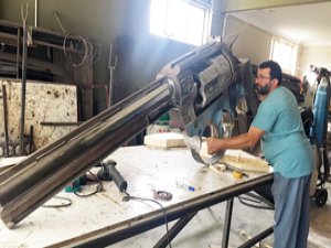 Rizeli demir ustasından 100 kiloluk dev silah