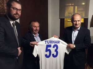 Ulaştırma ve Altyapı Bakanı Turhan Rizeli Gençleri Telefonla Binali Yıldırım ile Buluşturdu
