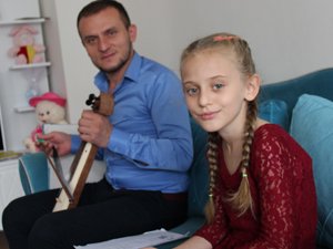 Rizeli baba kızın karşılıklı atma Türkü keyfi