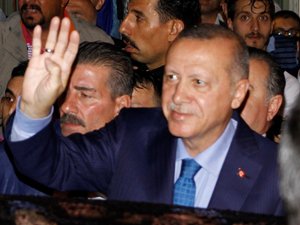 Cumhurbaşkanı Erdoğan Güneysu'da Hemşehrilerine Hitap Etti