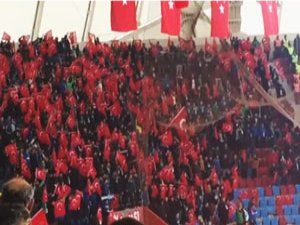 Trabzonspor-Çaykur Rizespor maçında şehitler unutulmadı