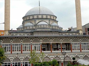 Koronavirüs salgının son bulması için camilerin hoparlöründen dua edildi
