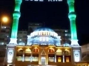 Rize’de Cami Mahyasından ‘Evde Kal Rize’m” Mesajı