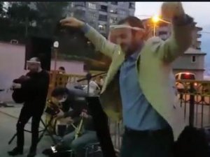 Karantina Altındaki 142 Kişiye Kemençeli Tulumu Konser Düzenlendi