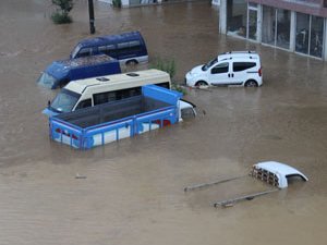 Rize'de Şiddetli Yağışta Şairler Deresi Taştı
