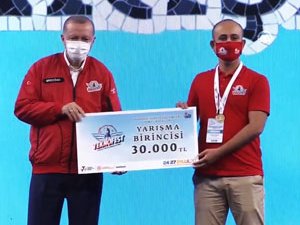 Cumhurbaşkanı Erdoğan Hasan Kemal Yardımcı Mesleki ve Teknik Anadolu Lisesine Türkiye Birinciliği Ödülünü Verdi