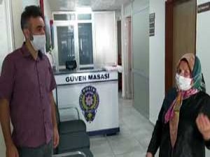 Rize'de Bir Kadın, Karantinada İhtiyaçlarını Karşılayan Polislere Teşekkür Etti