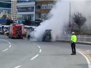 Rize'de Seyir Halindeki Otomobilde Yangın
