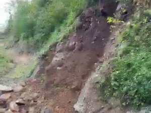 Heyelan anı cep telefonu kameraları ile kaydedildi