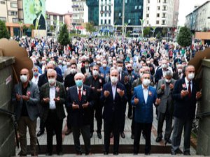 Mesut Yılmaz İçin Rize'de Gıyabi Cenaze Namazı Kılındı