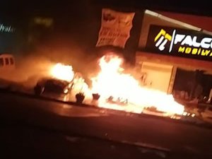 Rize’de 2 Araç Alev Alev Yandı