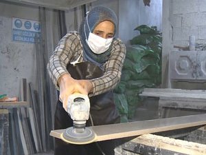 Mezar taşı yazarak başladı, mermer ustası oldu