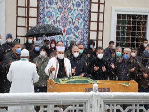 Diyarbakır Valisi Münir Karaloğlu'nun annesi toprağa verildi