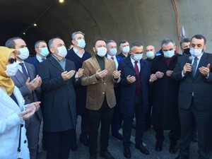 Rize'nin 70 yıllık hayali Salarha Tüneli tek tüpten ulaşıma açıldı