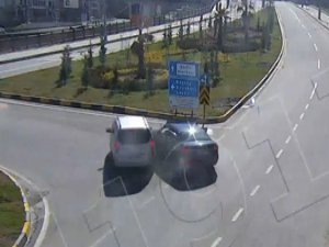 Doğu Karadeniz’de Dikkatsiz Sürücülerin Kazaları Şehir Polis Kameralarına Yansıdı