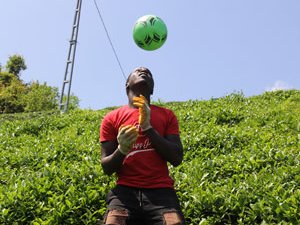 Afrikalı çay işçileri Rizespor'da futbol oynamak istiyor
